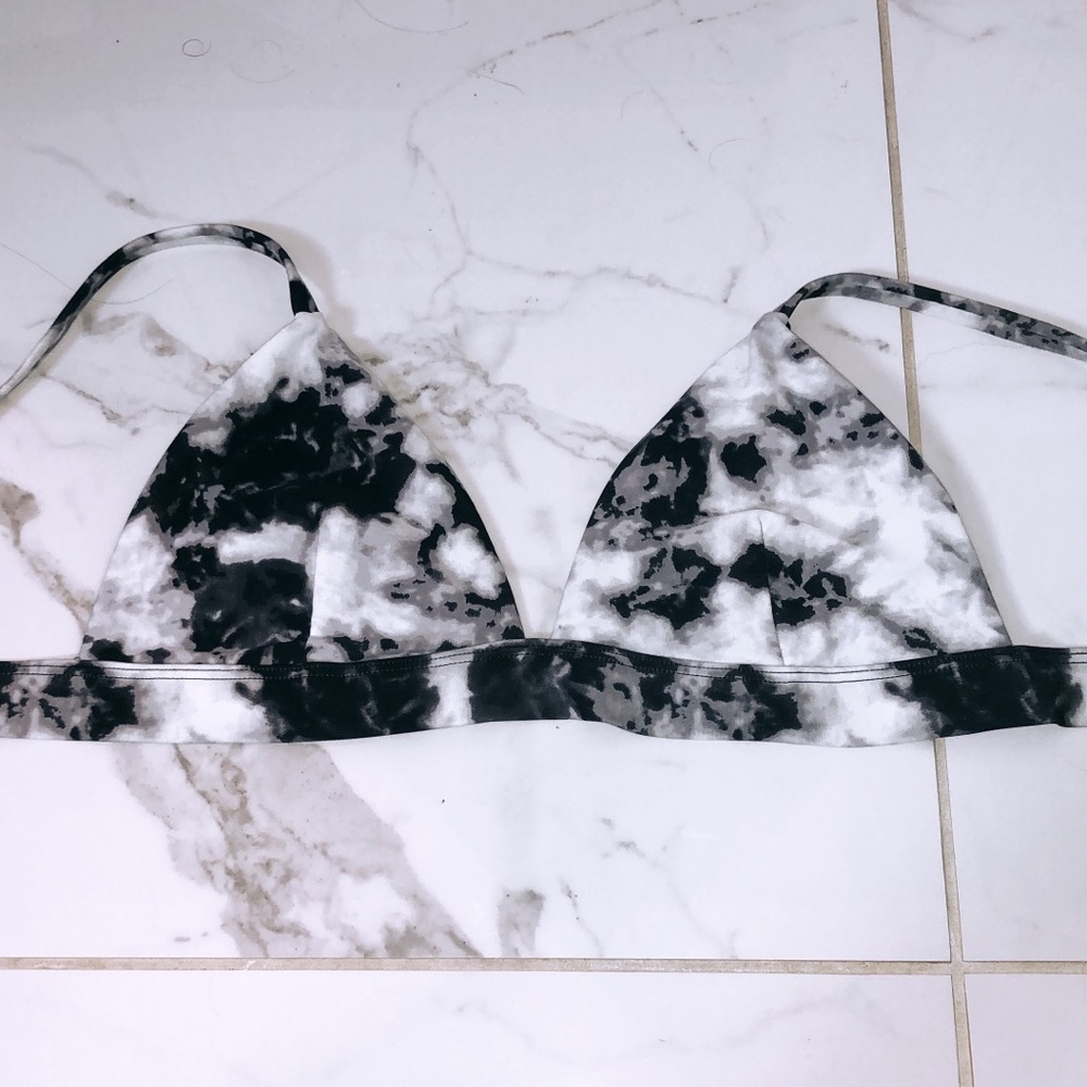 Hollister marble bikini top!